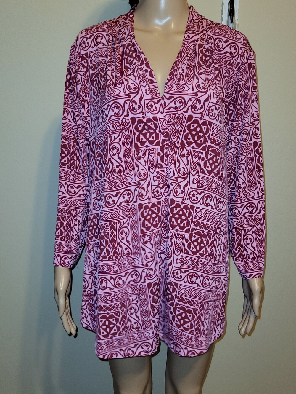 JM Collections Women's Pink Patterned V-Neck Tunic Top. Size 3X.